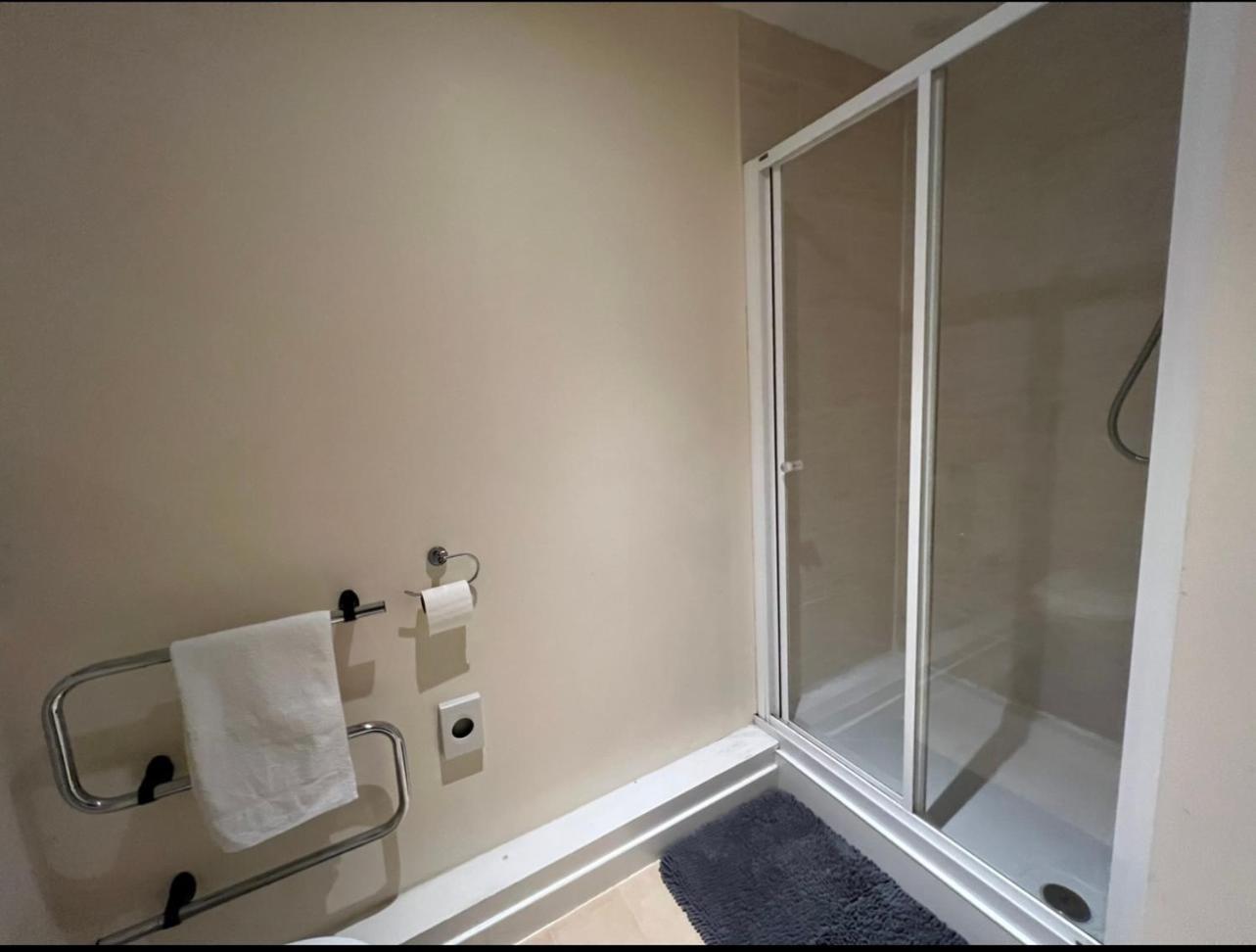 Lovely Twin 2-flats In Aberdeen-no Party